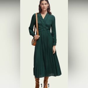 Scotch & Soda Long-sleeved green pleated dress